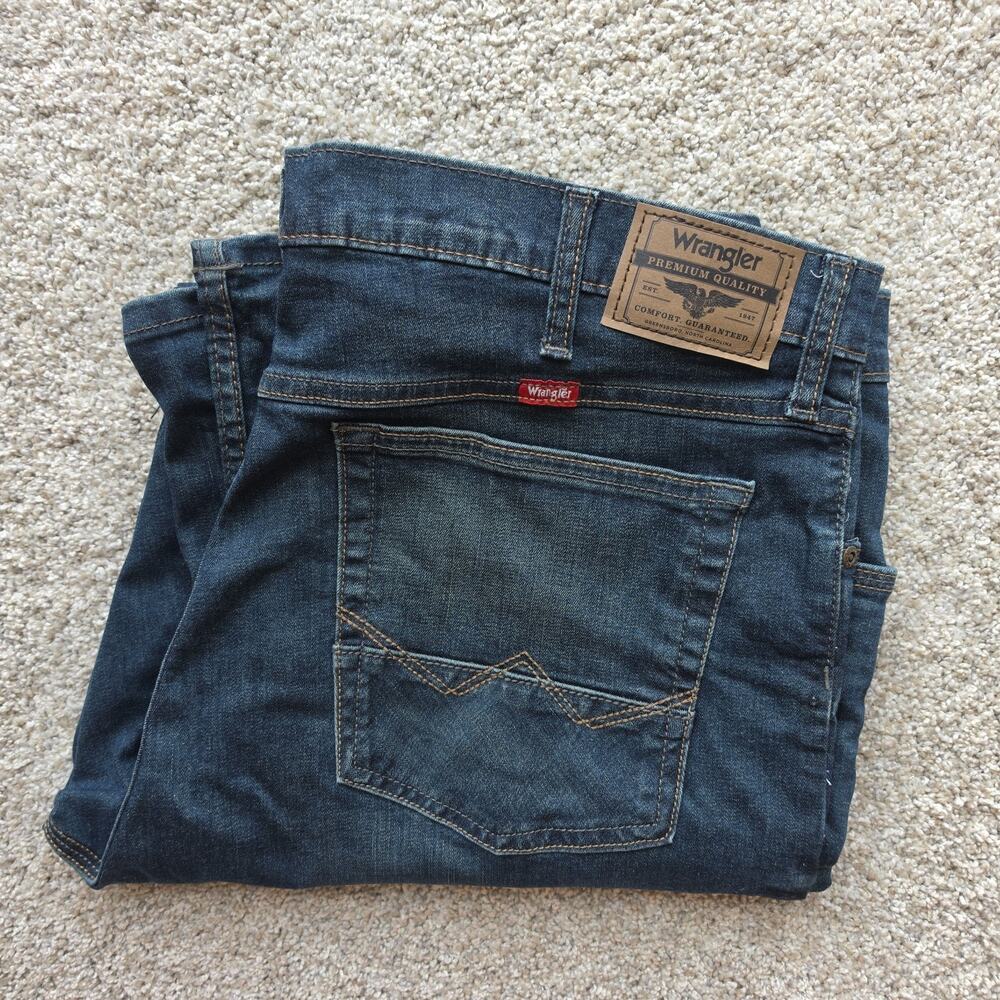 Wrangler Blue Jeans Men’s Denim Regular Straight Fit - Sz 38x32